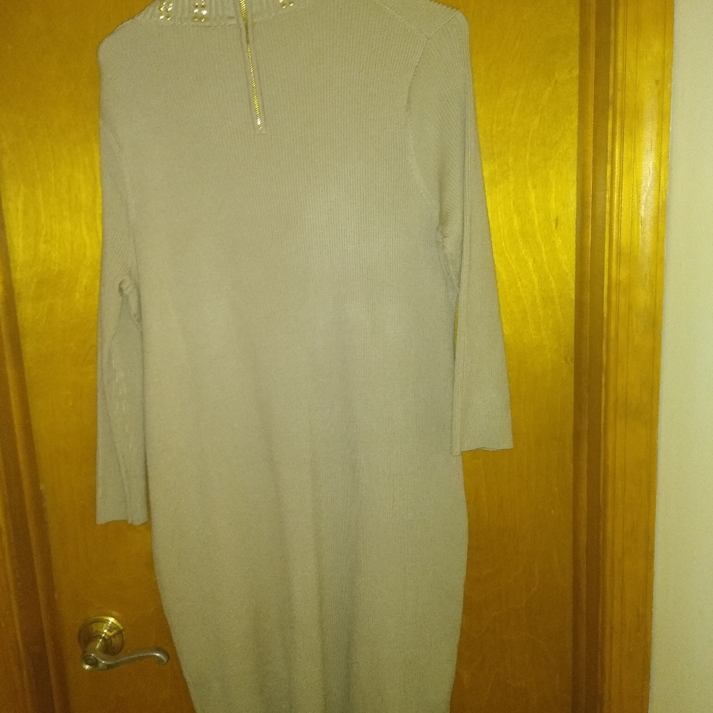 Dress - Picture 4 of 4
